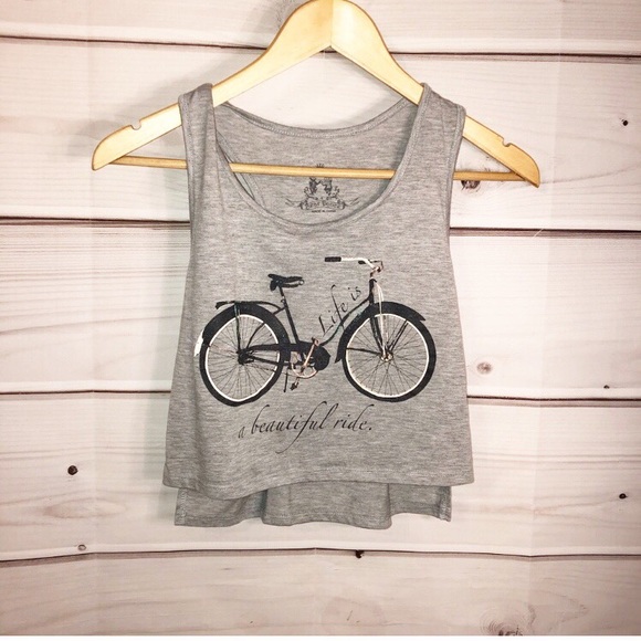 Tops - Cropped graphic tank